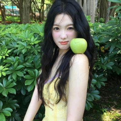 孔雀的羽毛海报
